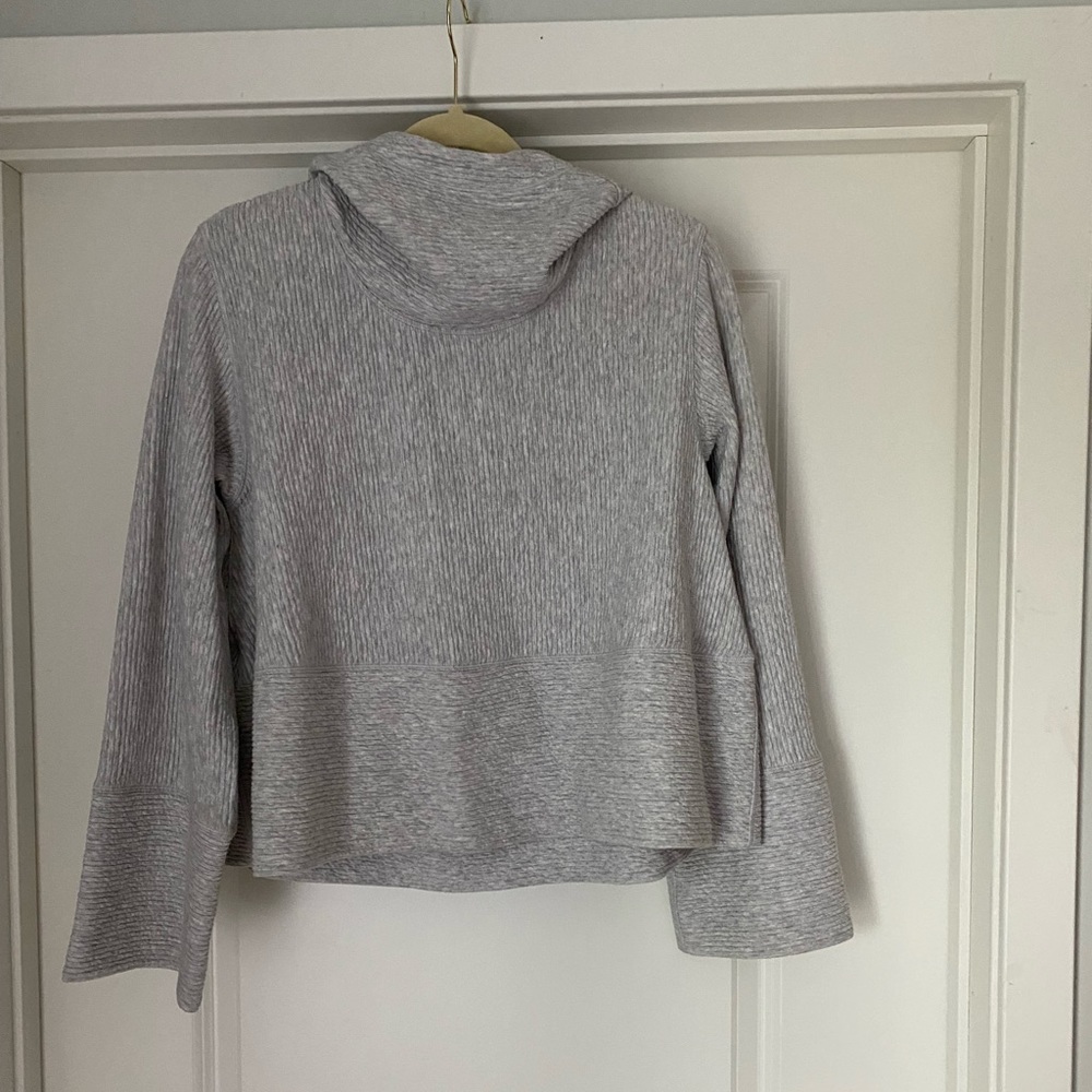 Lululemon flare sleeve pullover